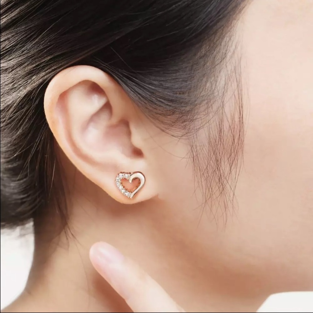 Gorgeous Rose Gold Heart Earrings - Picture 4 of 4